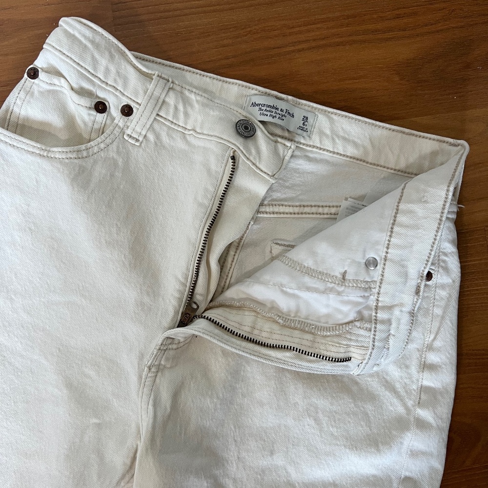 Abercrombie High Rise Straight Ankle Jeans – White Wash, Size 28